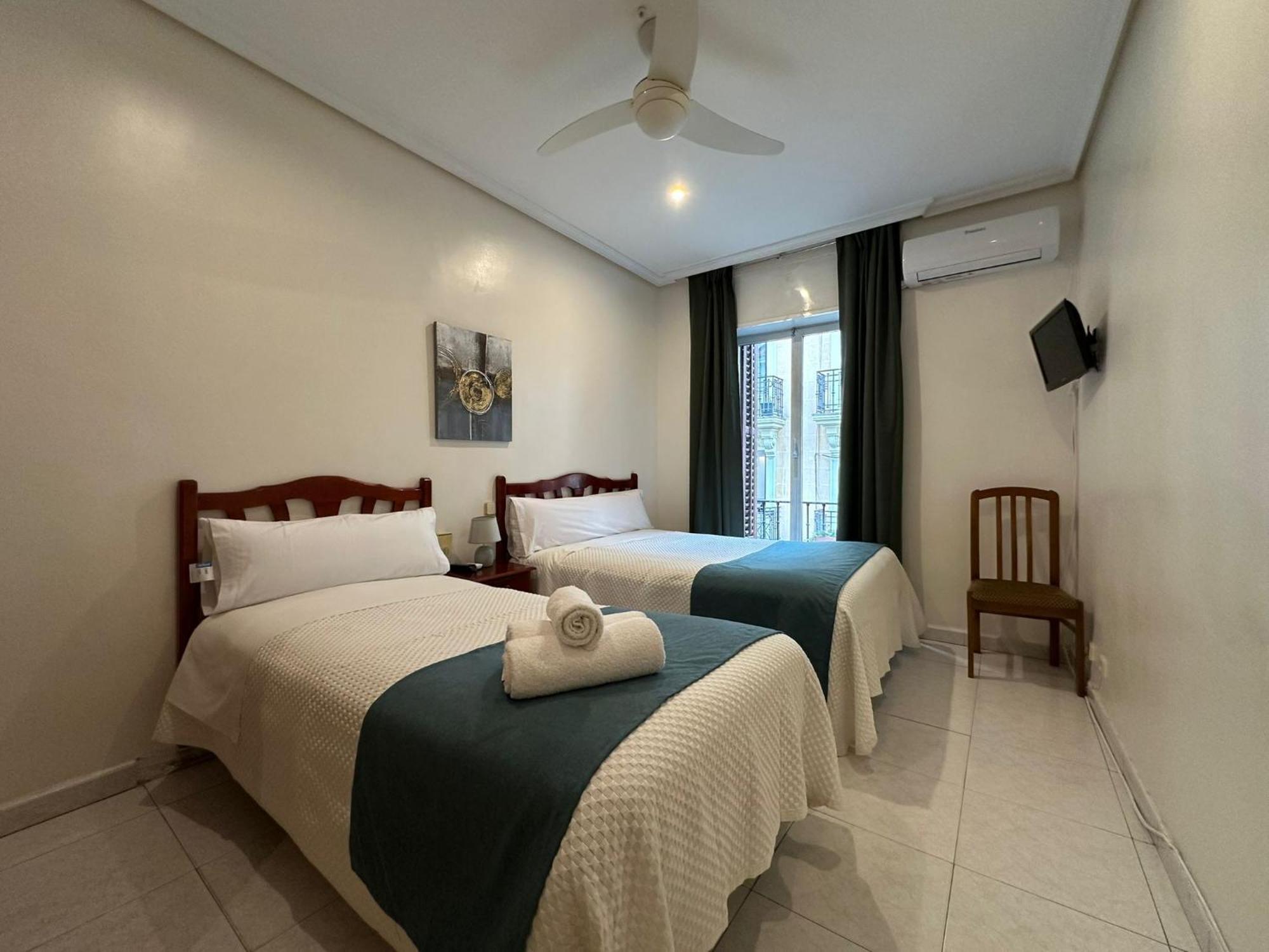 Hostal Villamanez Madrid Eksteriør bilde